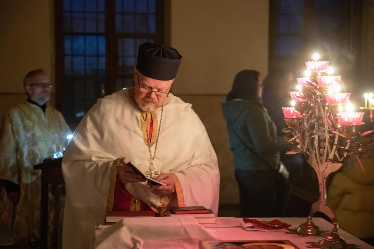 Suure-Jaani Peeter-Pauli koguduse preester Isa Roman.