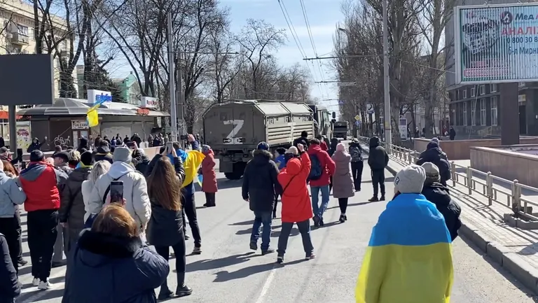 Люди в Херсонской области протестуют против оккупации