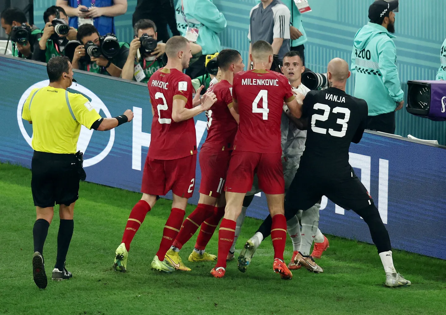 Kohtumise lõpuminutitel toimunud rüselus Serbia karistusalas.