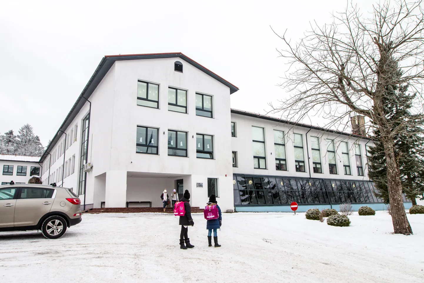Otepää gümnaasium lõpetas eelmisel kuul töösuhte koolis haridustehnoloogina töötanud Silver Pikaga.