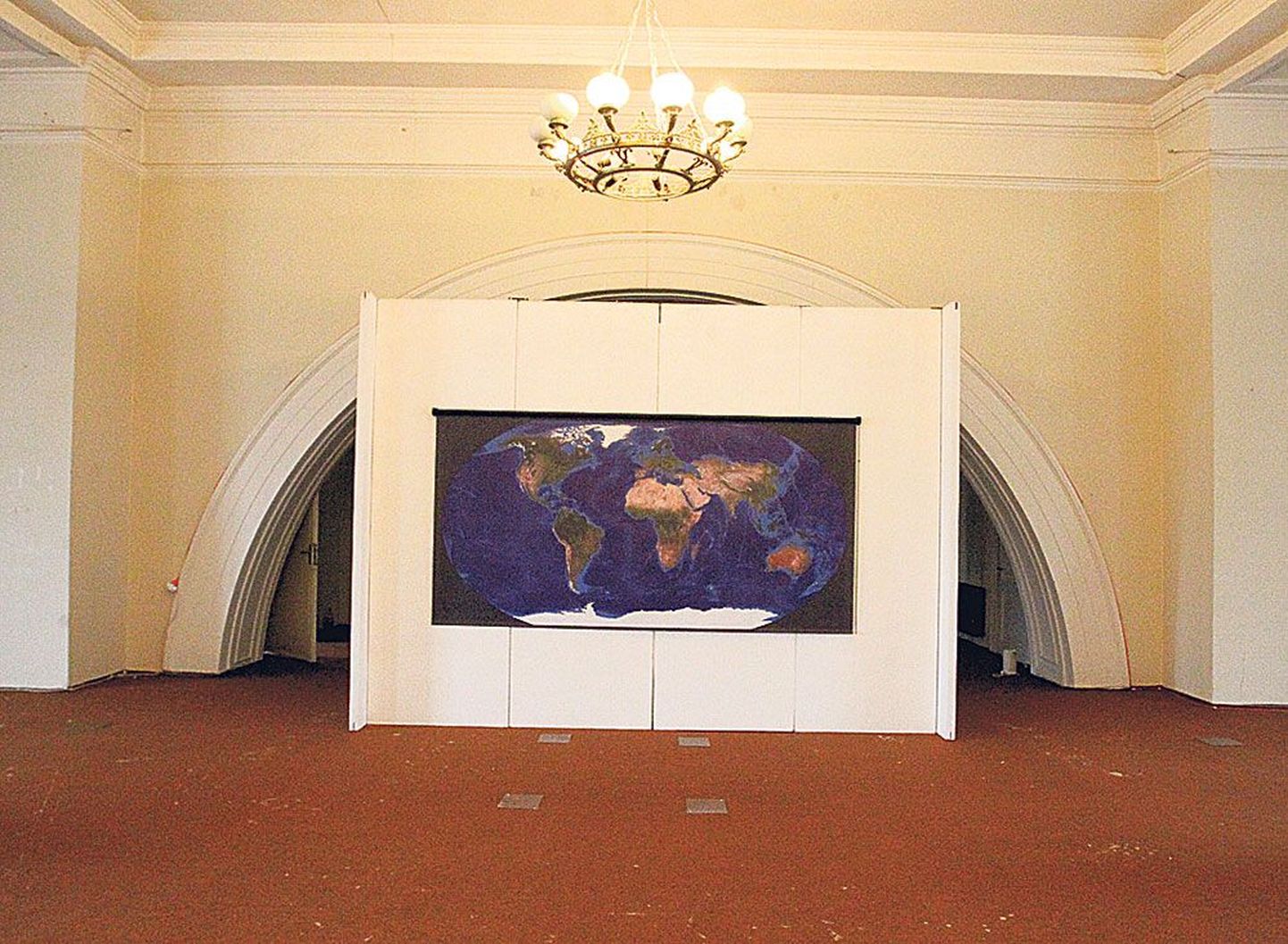 Toomas Thetloff on oma teosel «Ideaalmaastik» aastast 2010 kujutanud maailmakaarti ilma Venemaata.
