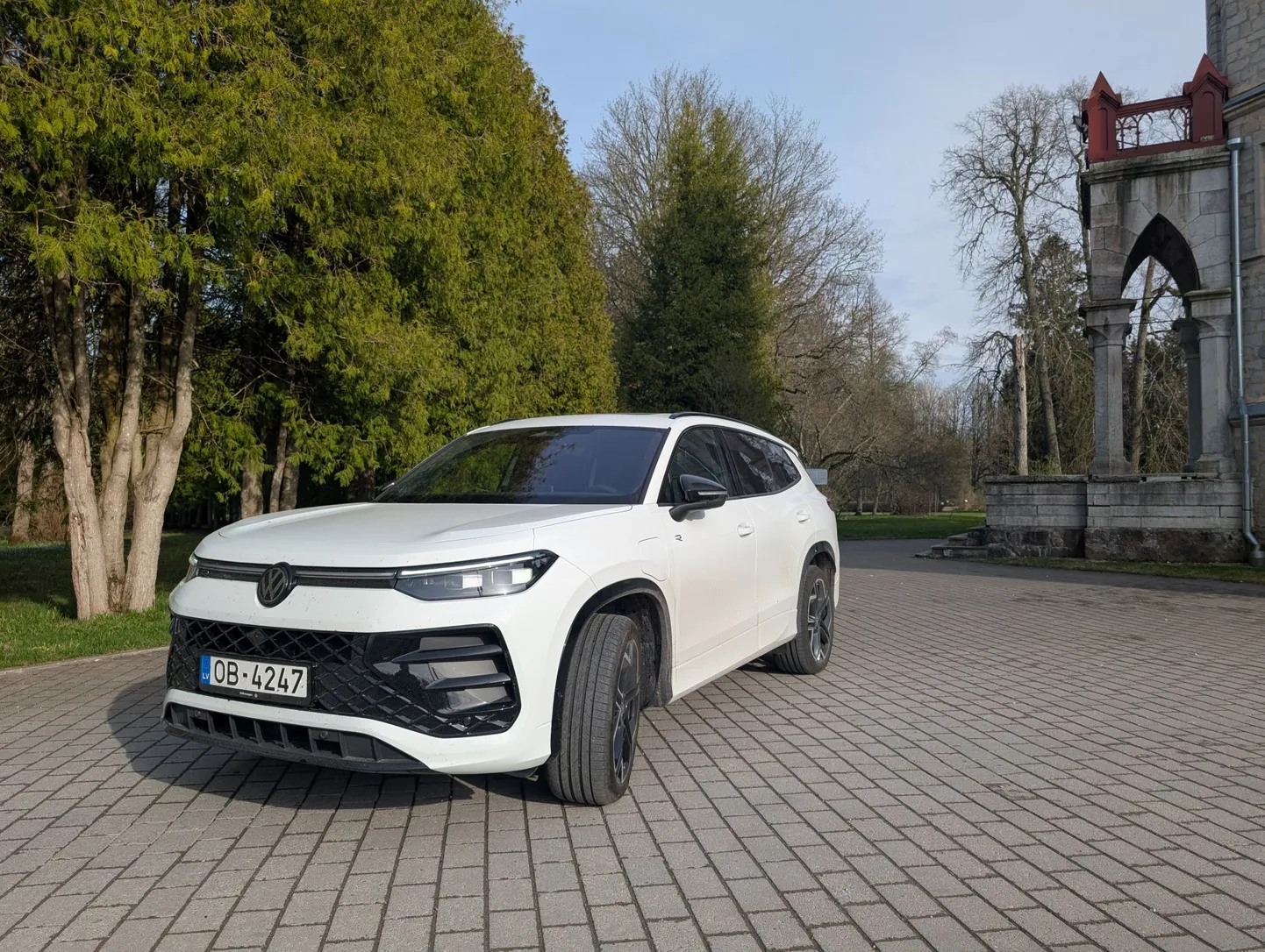 Volkswagen Tayron: hübriid on kindla peale minek, aga ka oma kiiksudega. Laadimisärevust siiski tundma ei pea.