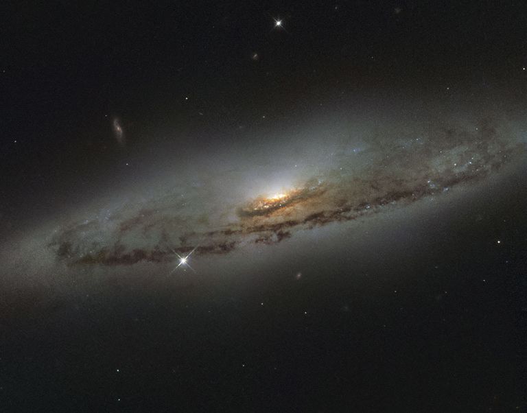Spiraalgalaktika NGC 4845 Virgo (Neitsi) tähtkujus. Foto: NASA