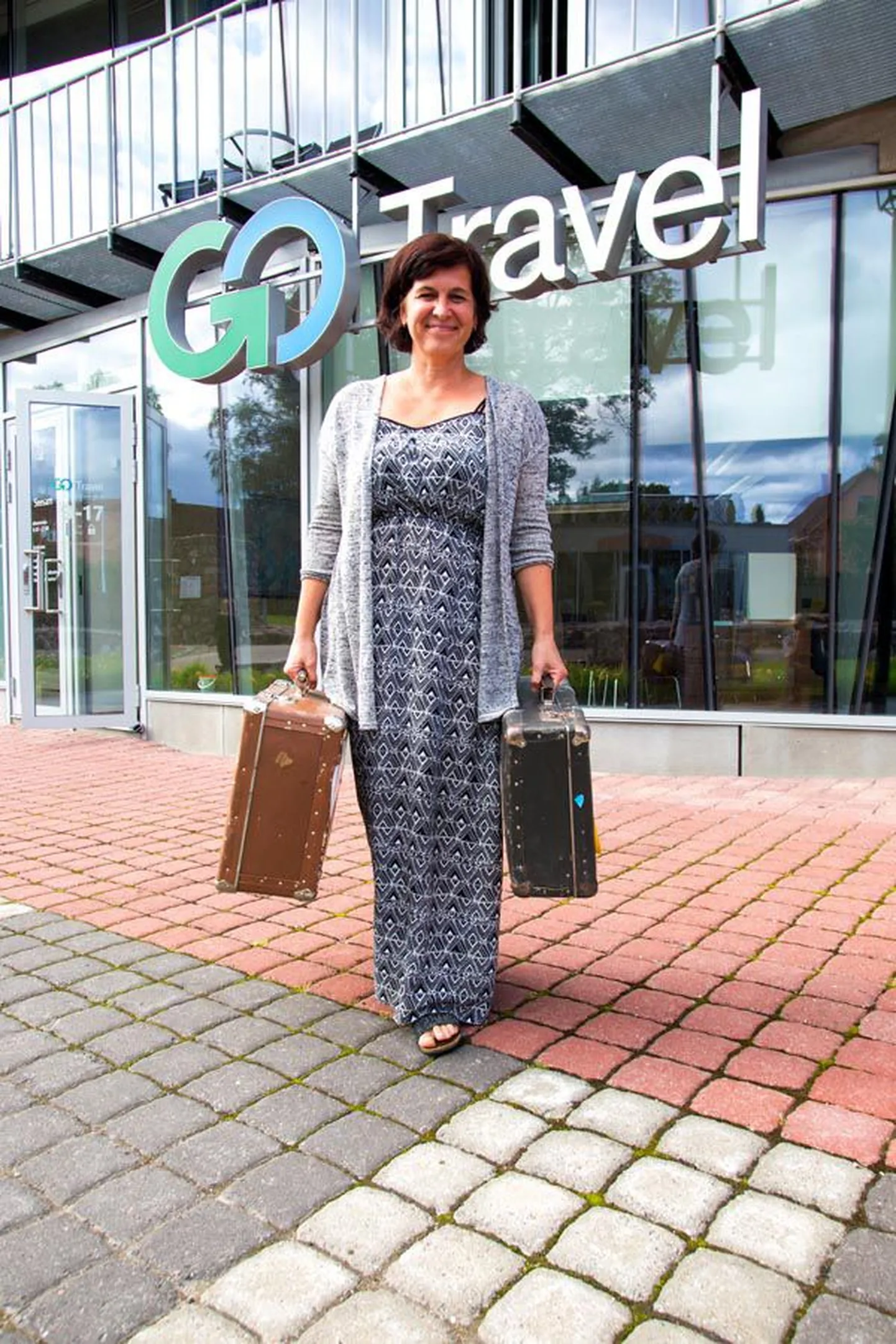GoTraveli Viljandi büroo reisikonsultant Merle Reinpuu soovitab pakitud kohvrid valmis hoida. Kuigi juuli lõpuni pole bürool odavat reisi Vahemere äärde pakkuda, muutub seis iga päev ning alati jääb võimalus koos konsultandiga kokku panna just oma perele sobiv puhkusereis.