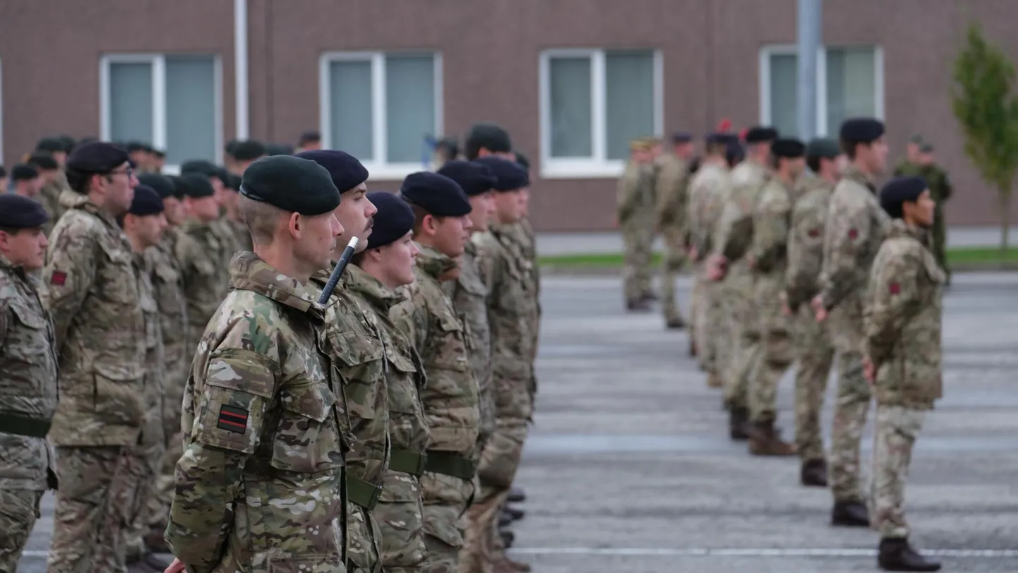 Ühendkuningriigid vahetasid Tapa linnakus kuus kuud teeninud kuninglikud füseljeed jalaväepataljoni lahingugrupi 5 Rifles võitlejate vastu.