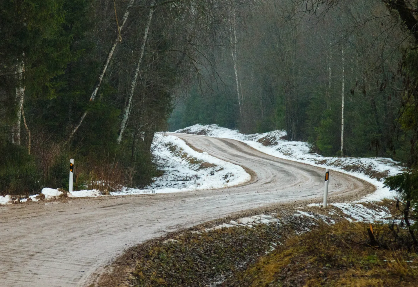 Tänased teeolud Tõrva vallas pisemal teel Puide kandis.