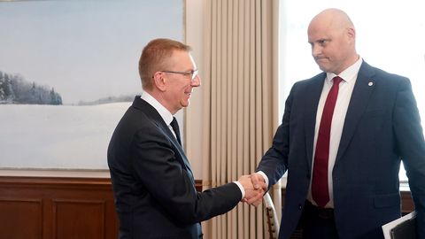 Läti president andis volituse uue valitsuse moodustamiseks Rail Balticu järelevalvajale
