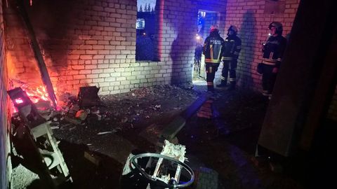 Päästajate töine laupäev viis nad hoonesse tehtud lõkkeni