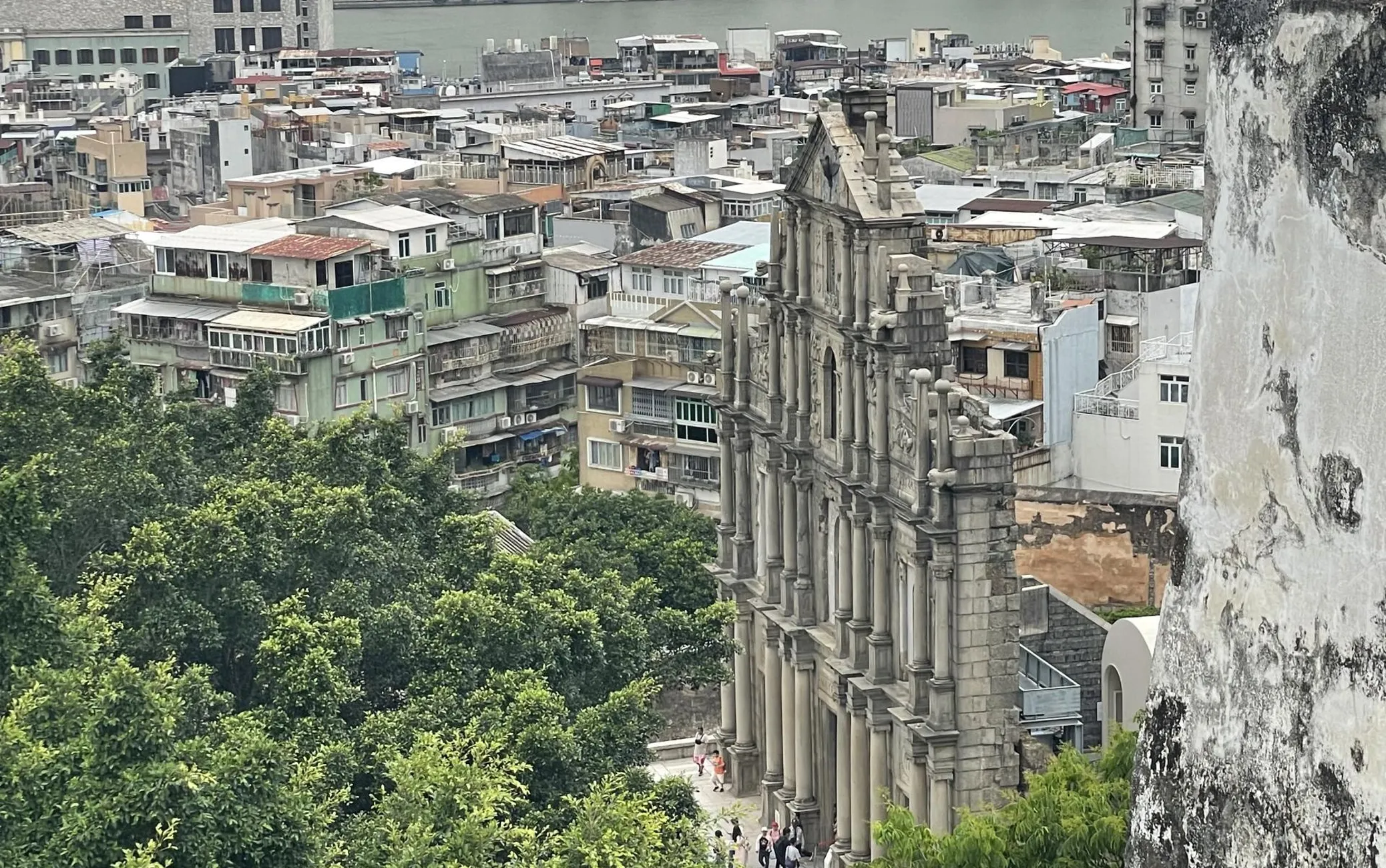 Püha Pauluse varemed (esiplaanil) on Macau tuntuim vaatamisväärsus.
