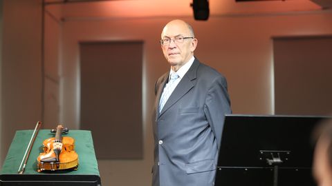 Arne Mikk taandub Estonia nõukogust