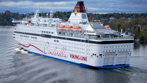 Rootsi politsei: Viking Cinderella pardal peeti kinni kaks laeva korstnasse roninud protestijat