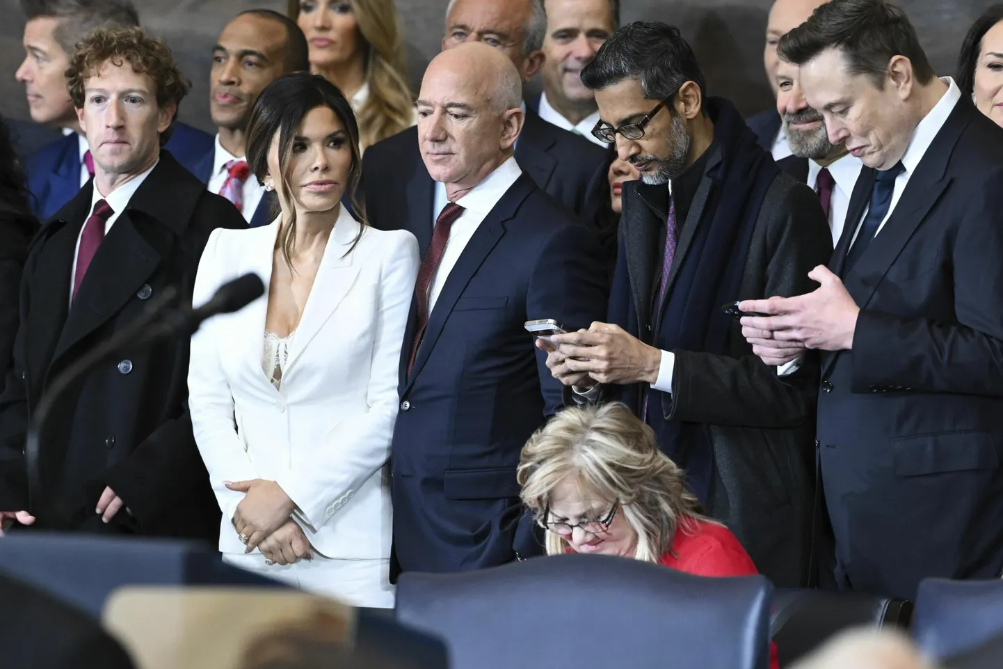 Donald Trumpi inauguratsioonitseremoonial said ühed parimad kohad (vasakult) Meta ja Facebooki tegevjuht Mark Zuckerberg, Amazoni asutaja Jeff Bezos koos kihlatu Lauren Sánchezega, Google’i tegevjuht Sundar Pichai ning Tesla ja SpaceXi tegevjuht Elon Musk.
