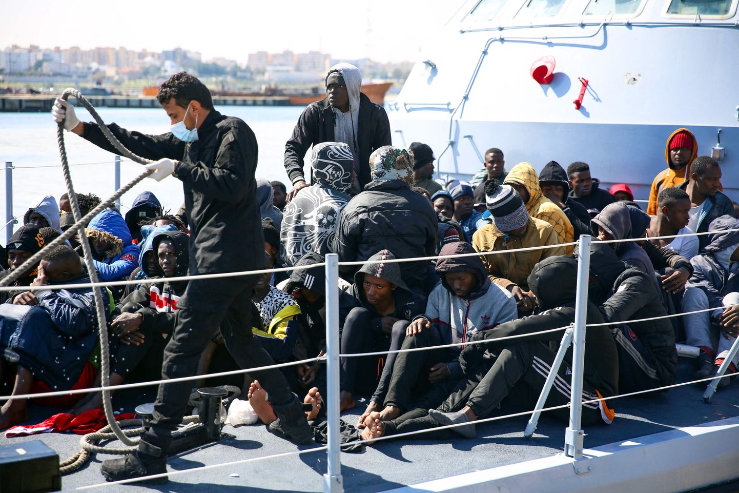 Ligi sada migranti päästeti pühapäeval Liibüa lääneranniku lähedal, kui nende katse Euroopasse jõuda ebaõnnestus