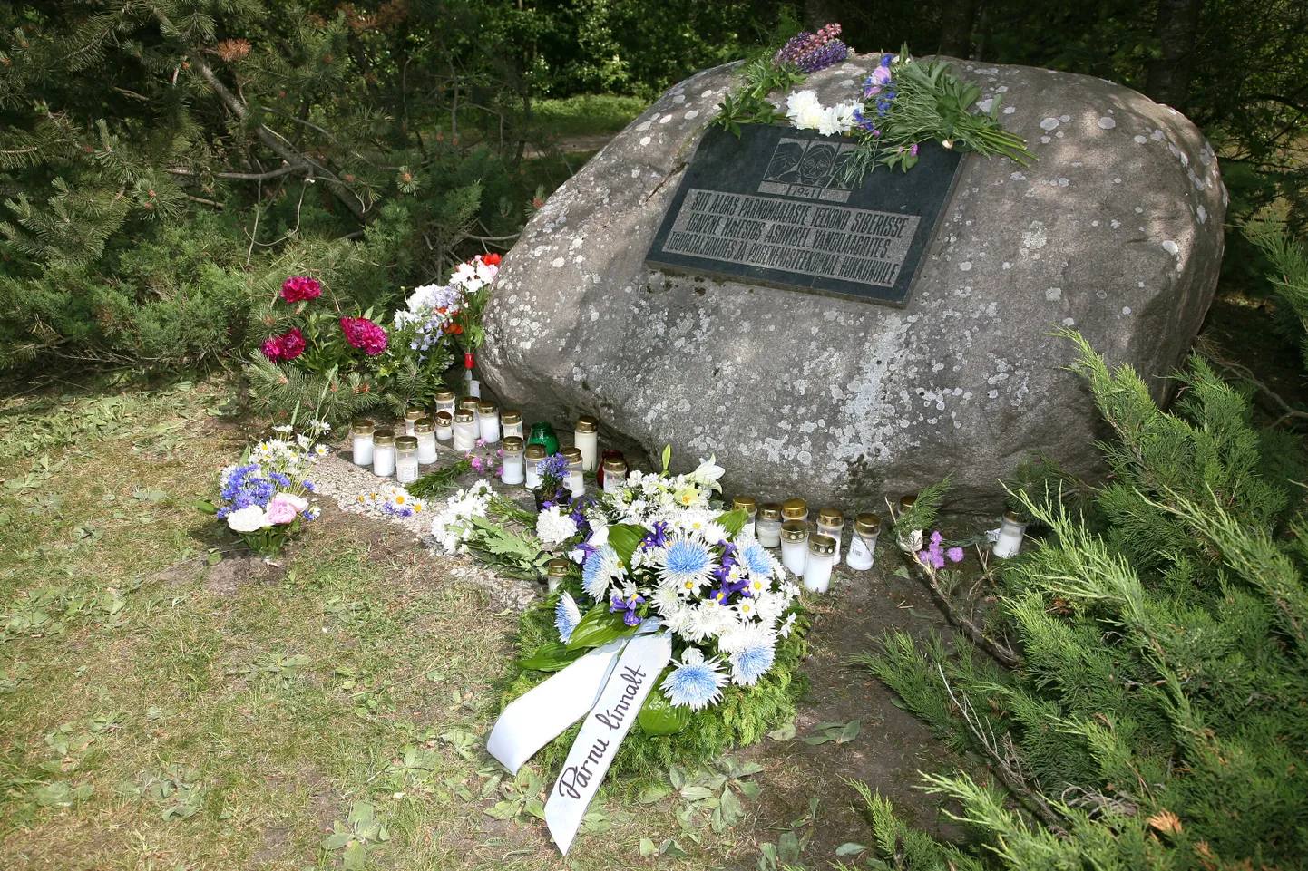 Pärnu Leinapargi kõrval asus Papiniidu raudteejaam, kuhu koondati juuniküüditatud.