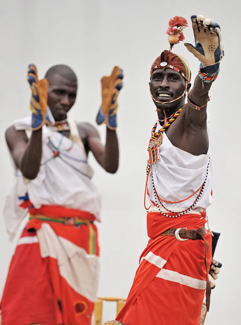 Maasai sõdalased mängivad kriketit