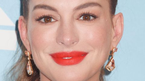 Anne Hathaway soovitab 3 raamatut, mida saab ka eesti keeles lugeda