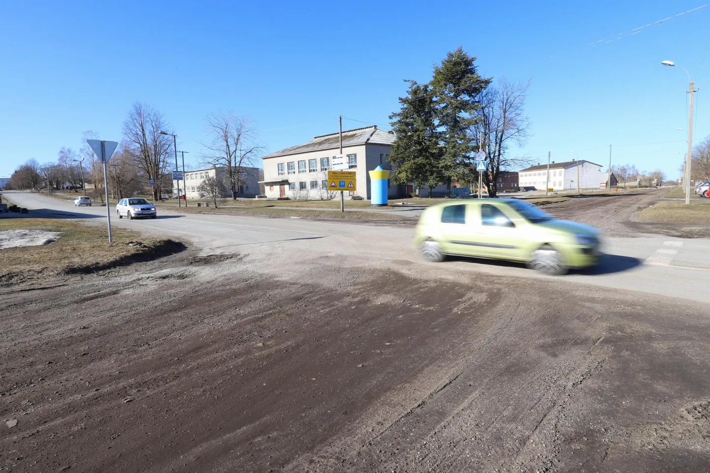 Kunda linnas tasub liiklejatel tänavusel suvel kannatust varuda, sest tsemendilinna ootavad ees suuremahulised teetööd. 1. aprillist ei ole läbisõitu Selja tee ja Kasemäe tänava vahelisel alal.