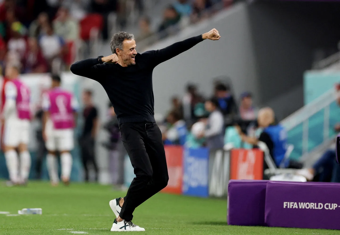 Luis Enrique tähistamas Ferran Torrese väravat.