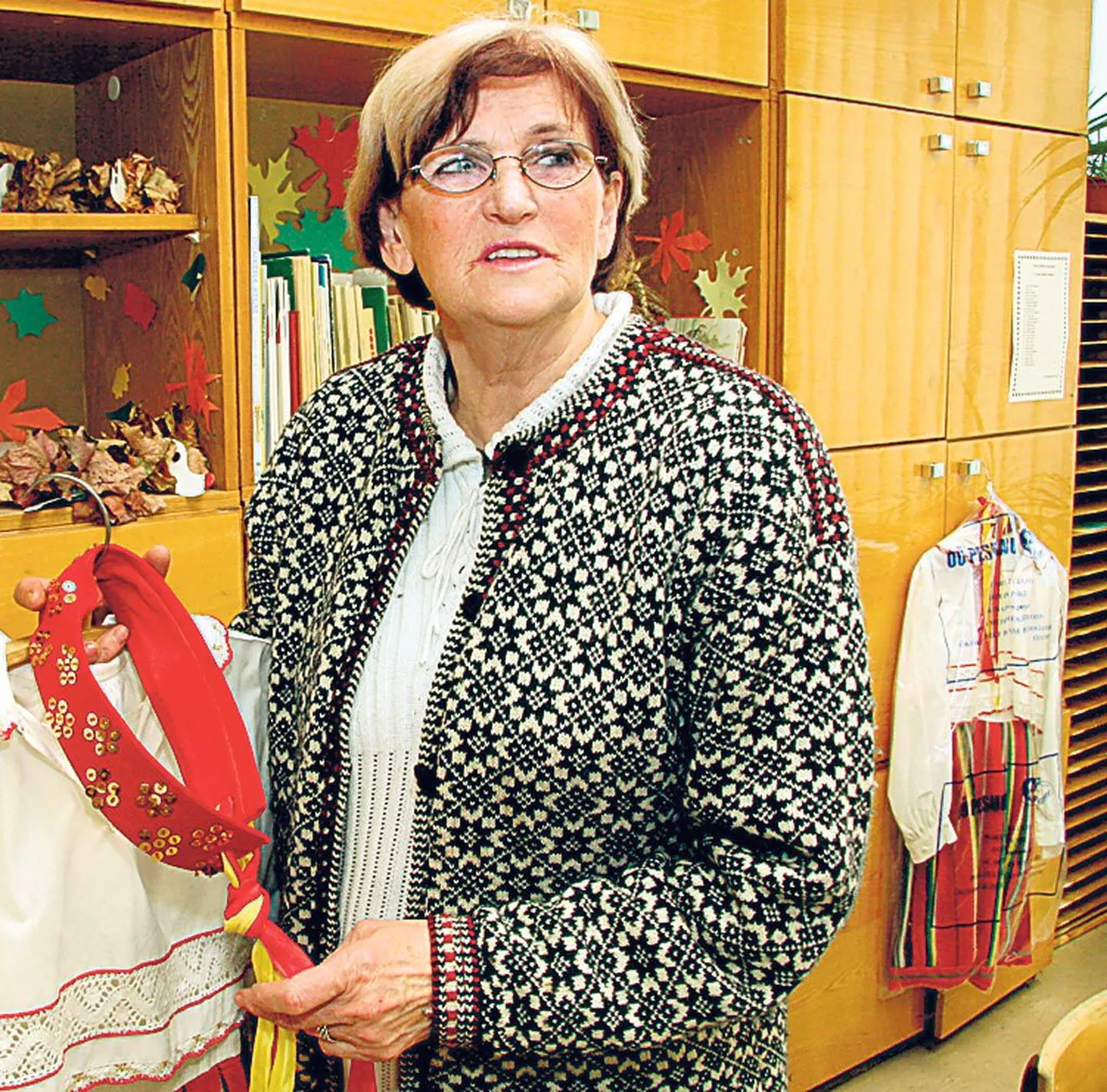 Huvist ruhnu tantsude vastu koostab vastne Jakobsoni konkursi laureaat Elfriede Nikolai raamatut.
