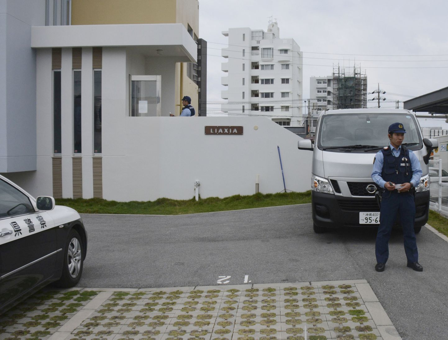 Jaapani politseinik kortermaja ees, kus sündmused aset leidsid.