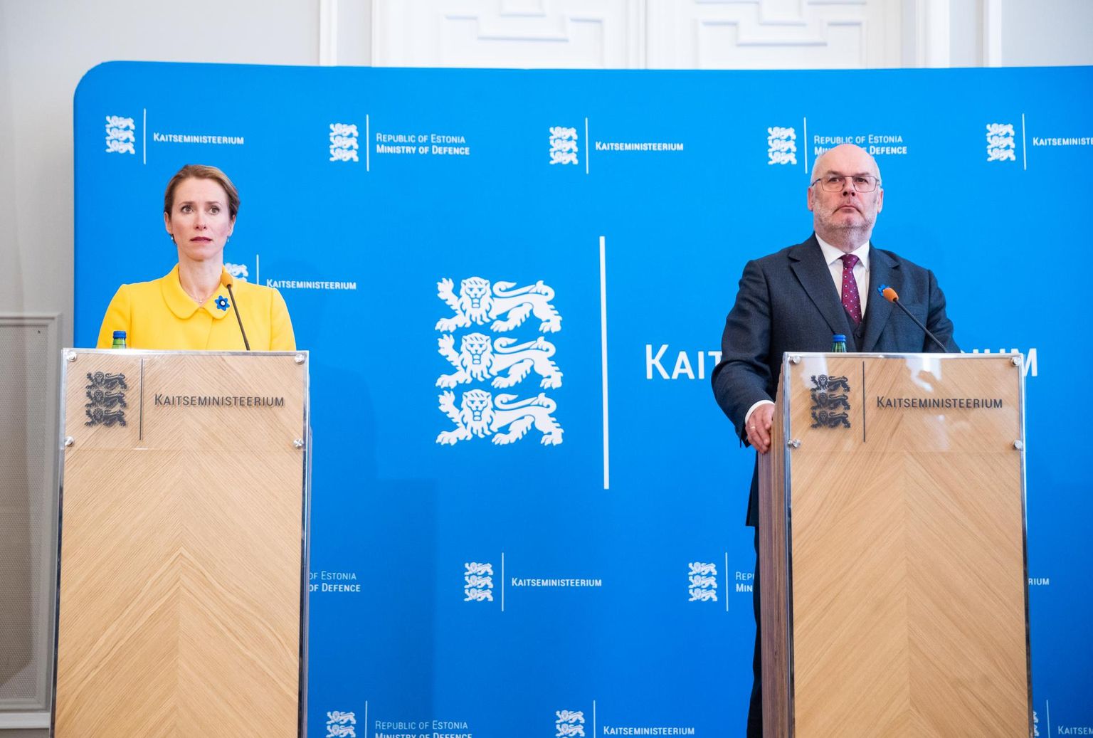 Riigikaitse Nõukogu istungi järgne pressikonverents. Fotol (vasakult) peaminister Kaja Kallas, Eesti Vabariigi president Alar Karis.