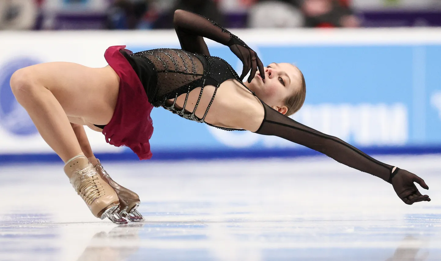 26. detsembril toimusid Tšeljabinskis Venemaa meistrivõistlused iluuisutamises. Vassili Utkinit häiris, et jääle tulnud verinoored sportlased polnud piisavalt naiselikud.