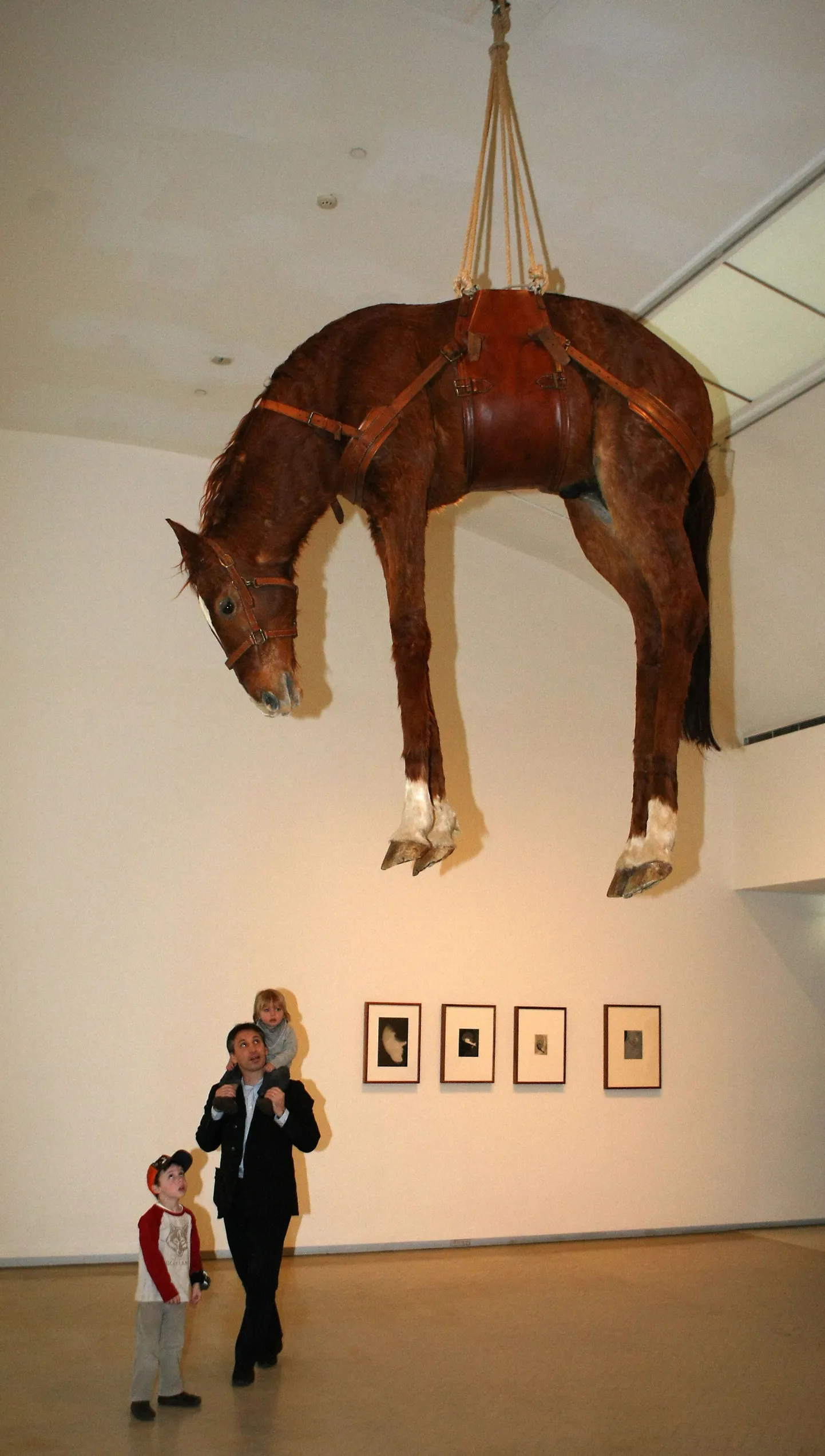 Austraalia kaasaegse kunsti muuseumis olev hobusetopis kannab nime «Novocento»