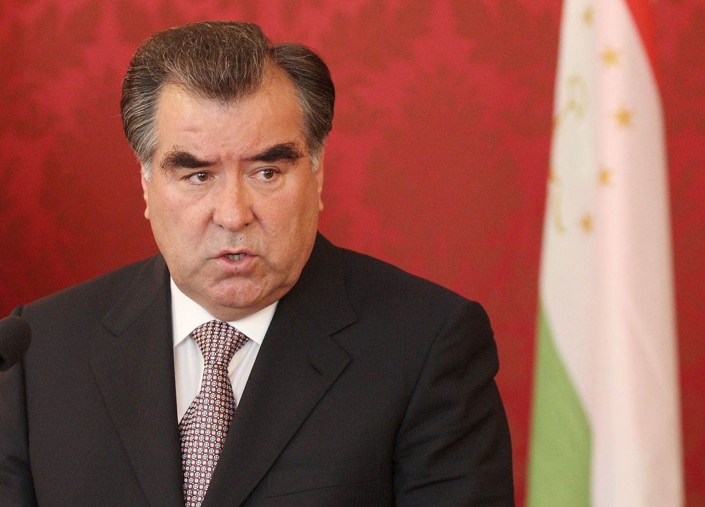 Tadžikistani president Emomali Rahmon võttis pilootidega seotud probleemi isikliku kontrolli alla.