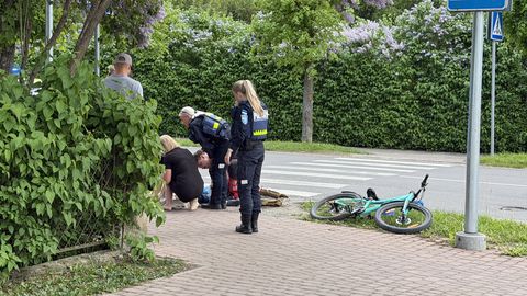 Uljalt ülekäigurajale sõitnud rattur sai löögi autolt