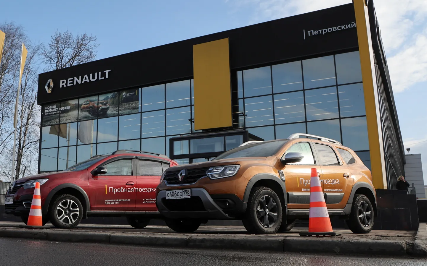Салон Renault в Санкт-Петербурге.