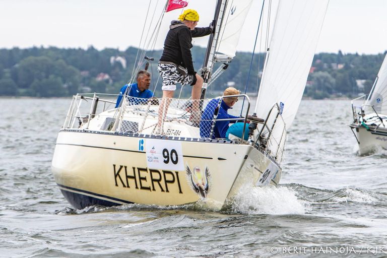 Kherpi tiim teenis väiksemate purjekate konkurentsis lühirajasõidus esimese auhinna.