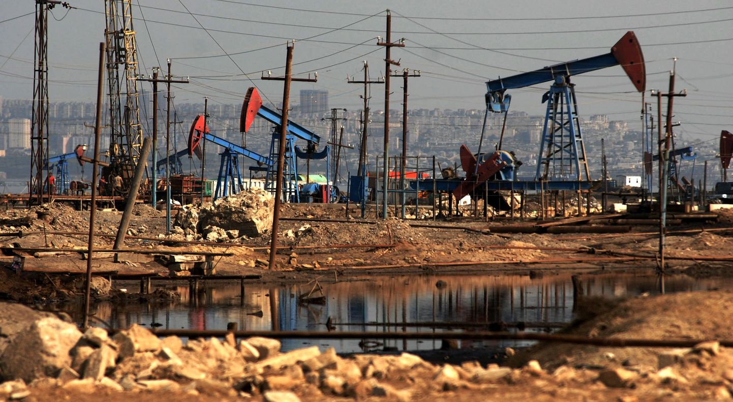Naftapuurtornid Aserbaidžaanis