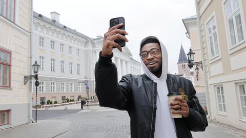 REEDENE RÕÕM ⟩ Tiktokis ilma tegev Bryce McBride lahutab meelt ka korvpalliväljakul