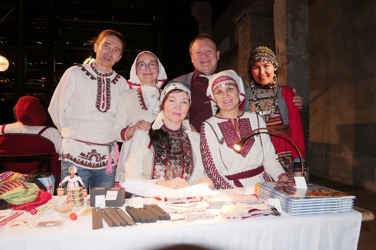 Tallinna marid Hõimupäevadel 2021, vasakult teine Lyudmila Yamurzina