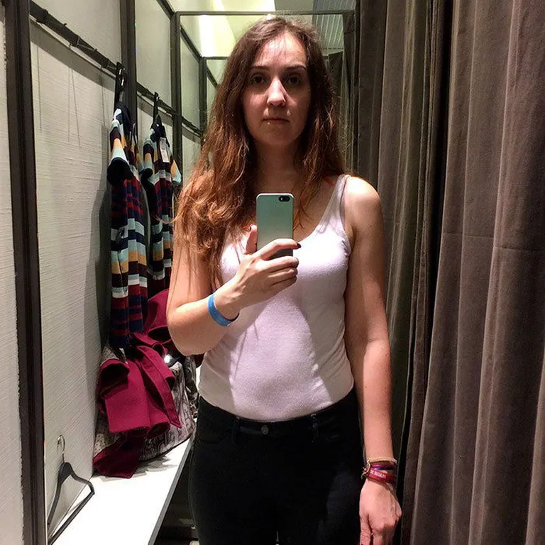 Инна в примерочной Zara. Фото: ADme.ru
