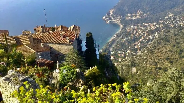 Eze: türkiis Nice´i ja Monaco vahel.