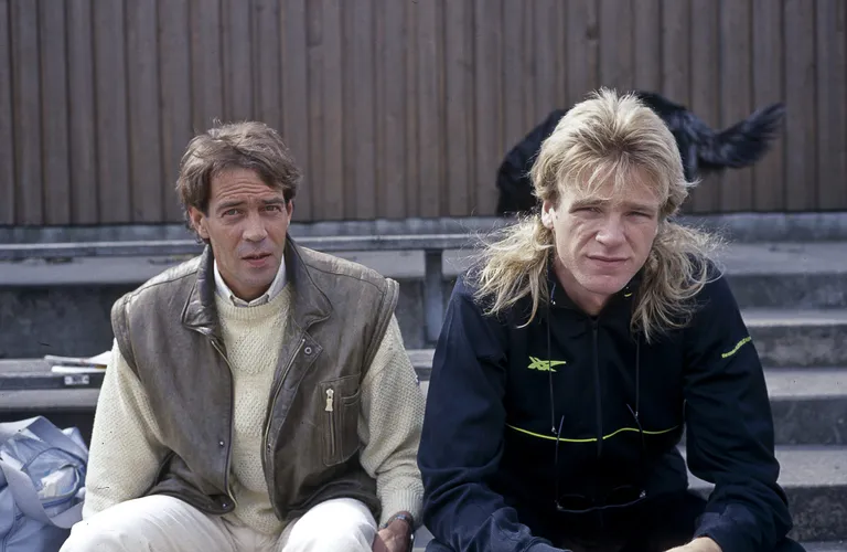 Kergejõustikutreener Viljo Nousiainen ja Patrik Sjöberg Göteborgis 1985. aastal. Sjöberg oli saanud 18-aastaseks.