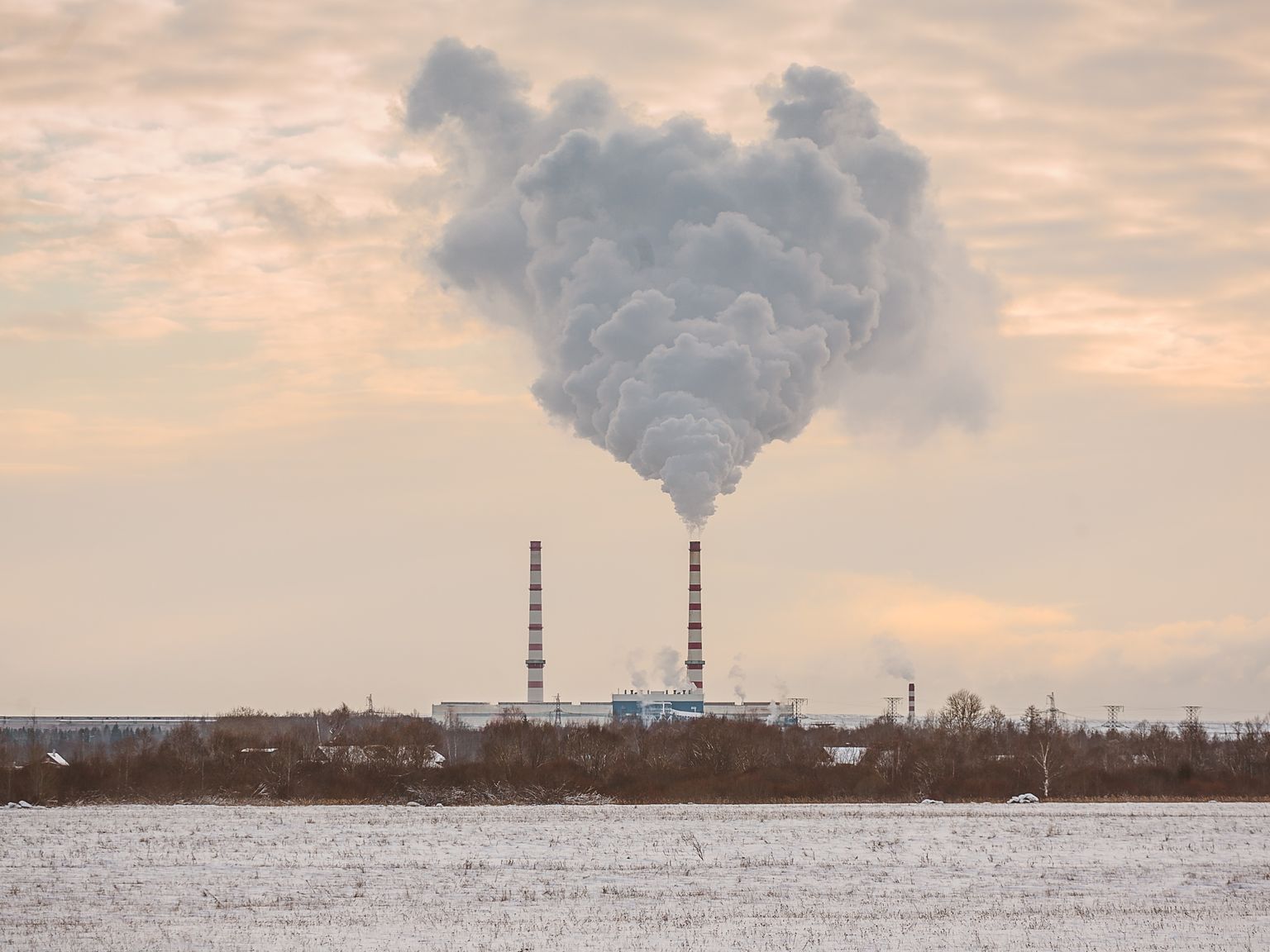 Тепло для Нарвы вырабатывается на Балтийской электростанции "Enefit Power" и расположенной рядом с ней газовой котельной.