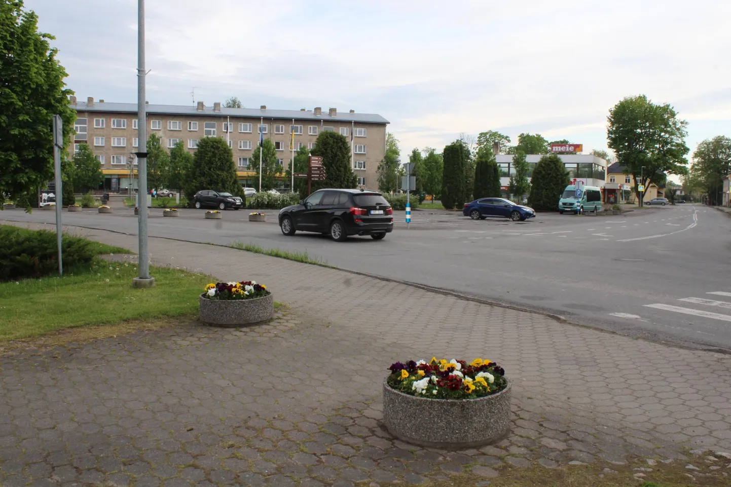 Selline on Tapa linna keskväljak praegu.