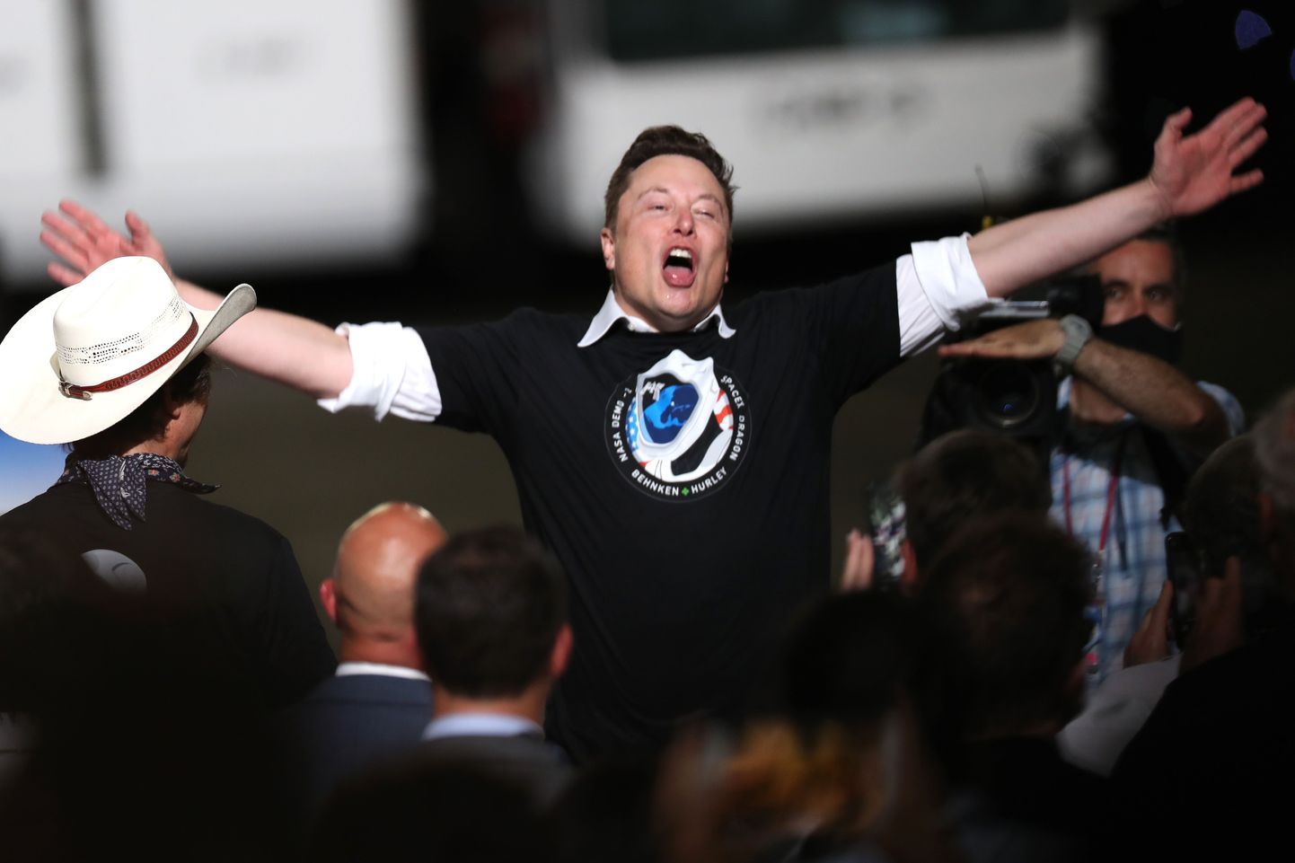 Erakosmosefirma SpaceX asutaja Elon Musk tähistab kanderaketi Falcon 9 edukat starti.