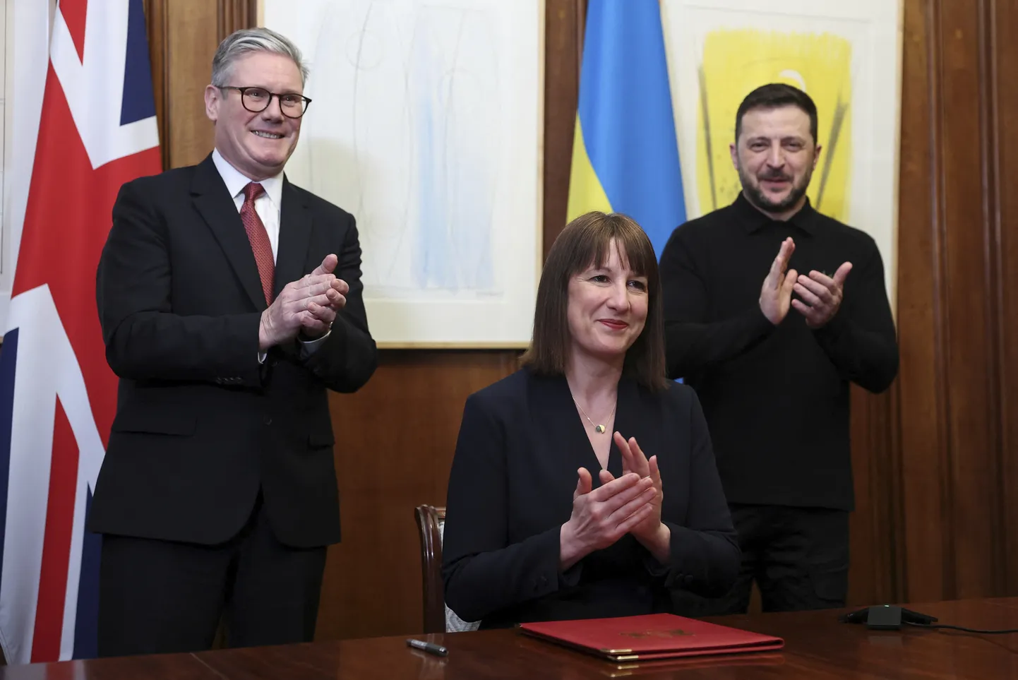 Suurbritannia peaminister Keir Starmer, Suurbritannia rahanduskantsler Rachel Reeves ja Ukraina president Volodõmõr Zelenskõi peale leppe allkirjastamist videokonverentsi teel koos Ukraina rahandusministri Serhii Martšenkoga.
