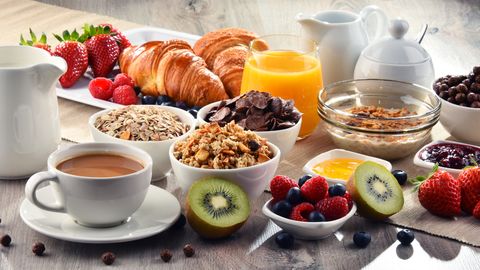 Что нельзя есть утром натощак: названы 8 вредных завтраков