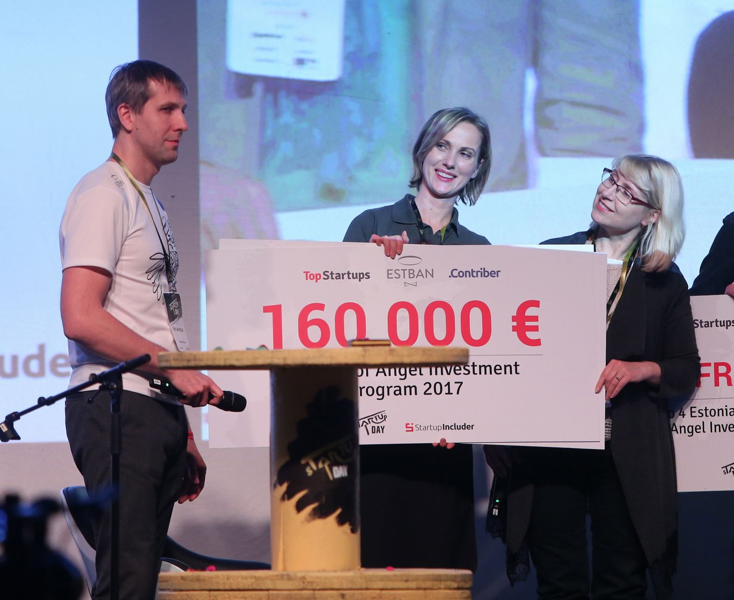 Äriinglite 160 000 eurose investeeringu andsid Guestjoy esindajale Annika Ülemile üle Rein Lemberpuu ja Heidi Kakko.