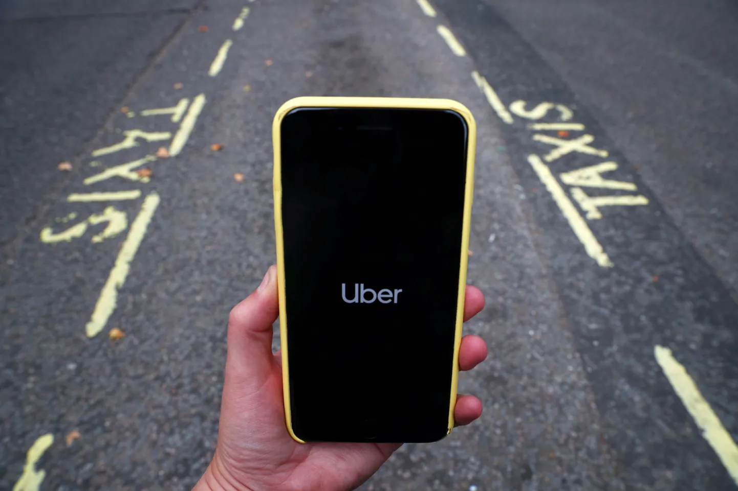 Uberi juhid peavad nüüdsest ennast regulaarselt pildistama, et oma isikut tõendada.