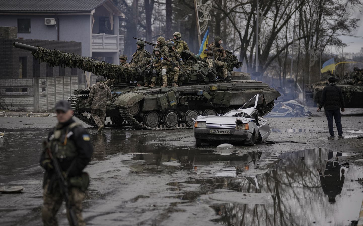 Tänavapilt Kiievi lähistel 2. aprillil. Kiievi loodesuund on nüüd põhimõtteliselt Vene vallutajatest puhas, tõdeb Igor Taro.