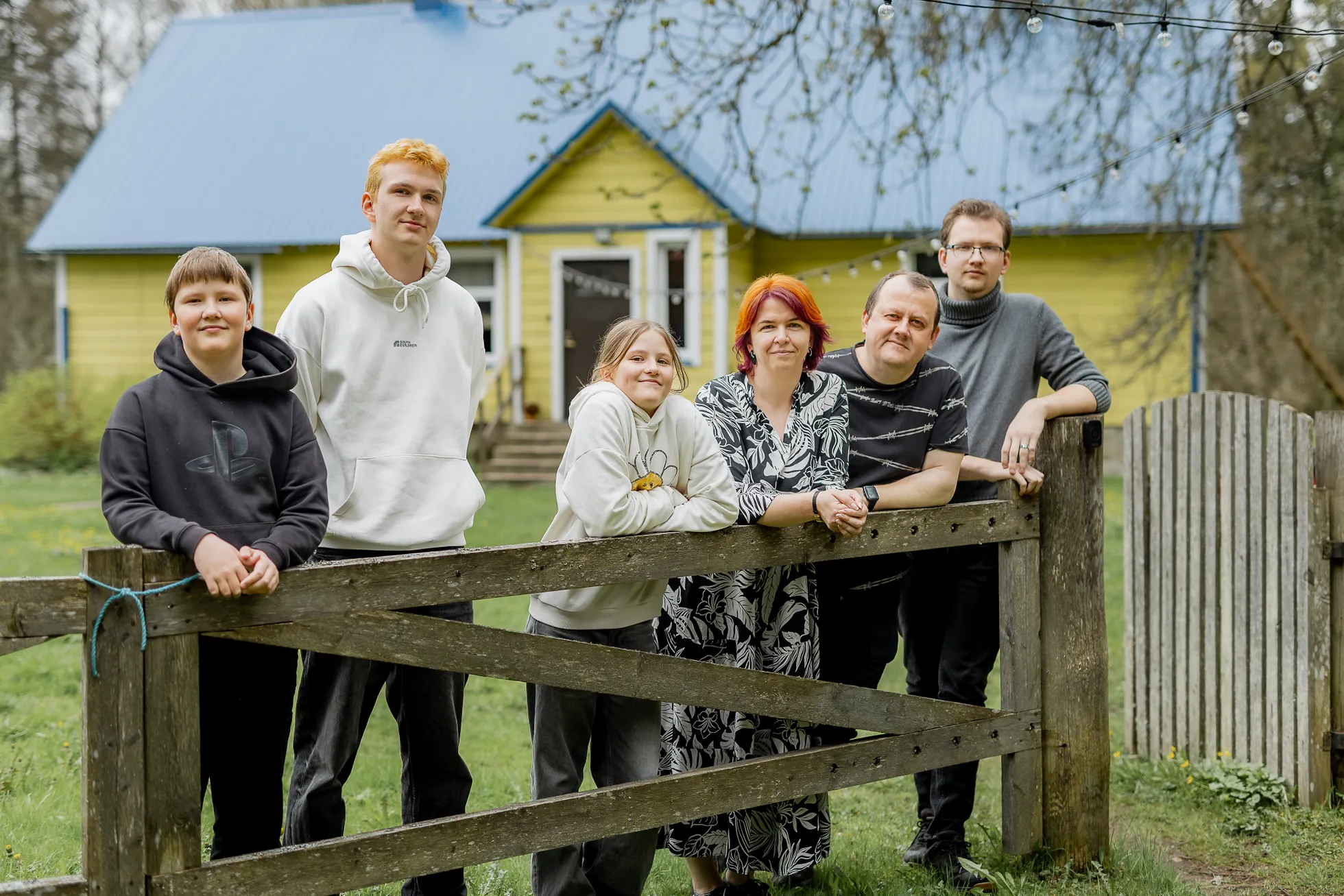 KODUVÄRAVAL: Perekond Kallas: Kasper, Sander, Liisa, pereema Kätlin, pereisa Margus ja Karl Markus.
