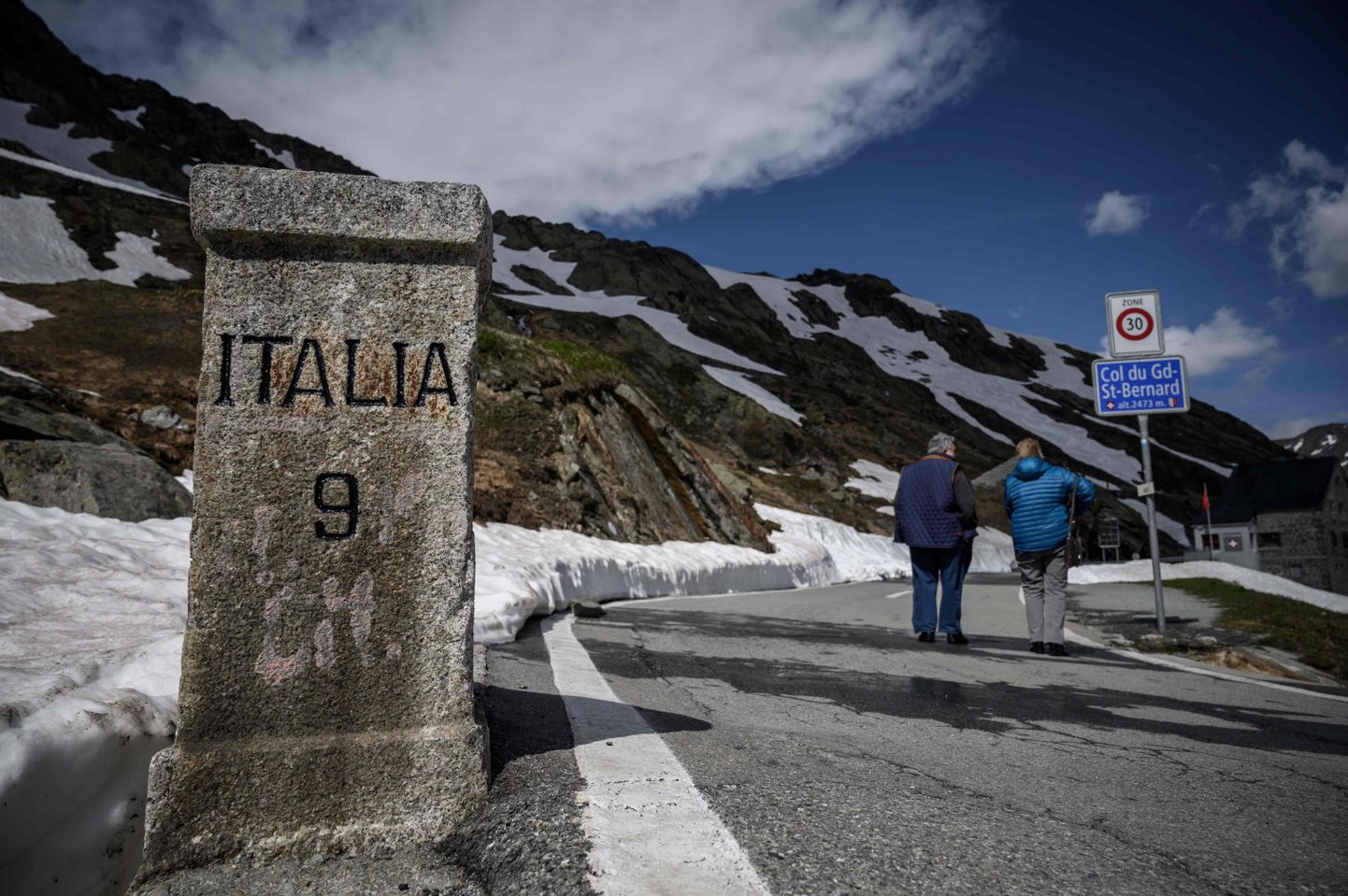 Turistid Itaalia-Šveitsi piiril 3. juunil 2020
