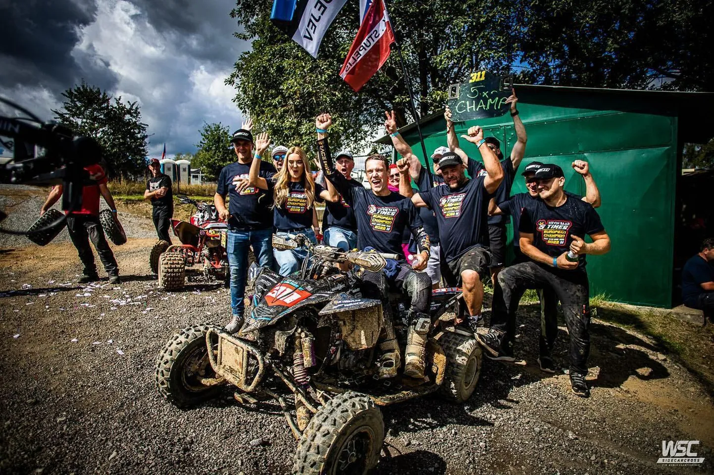 Kevin Saar (keskel) on EM-sarjas võidutsenud 2017. aastast alates. Nüüd seisab ta teelahkmel, kas jätkata vanaviisi või proovida kätt USAs maailma tippude vastu.
