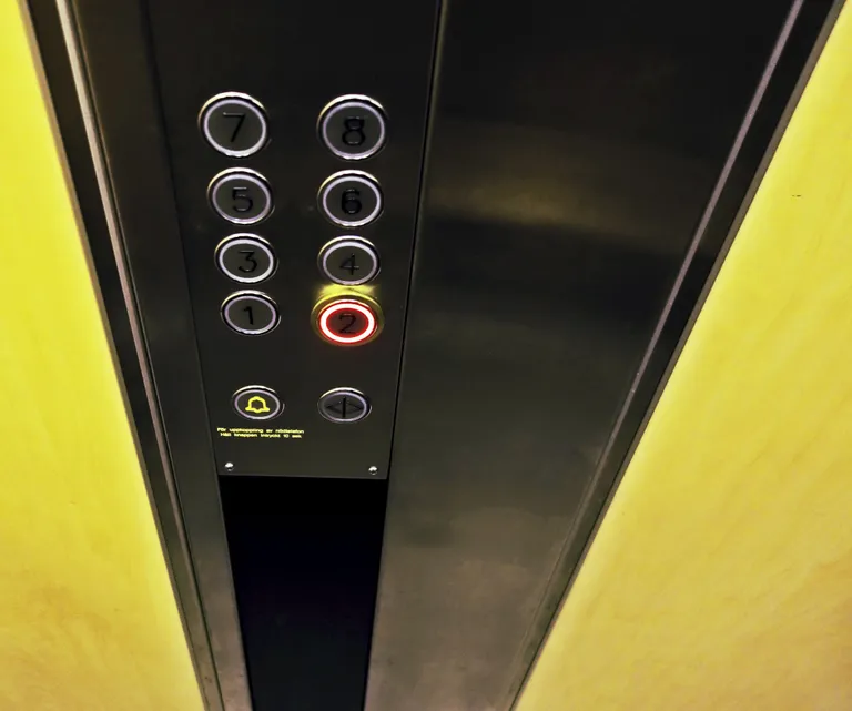 Liftis nuppude vajutamine võib ka olla töö. Foto: