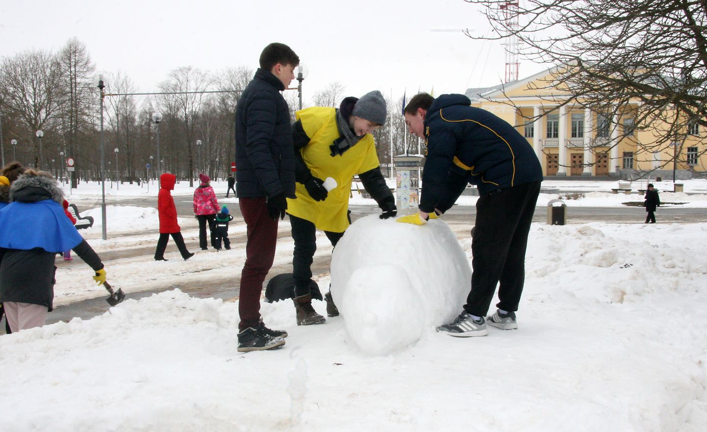 Kui ilm lubab, ehitatakse ka sellel talvel kultuurikeskuse juurde lumelinn. 
PEETER LILLEVÄLI
